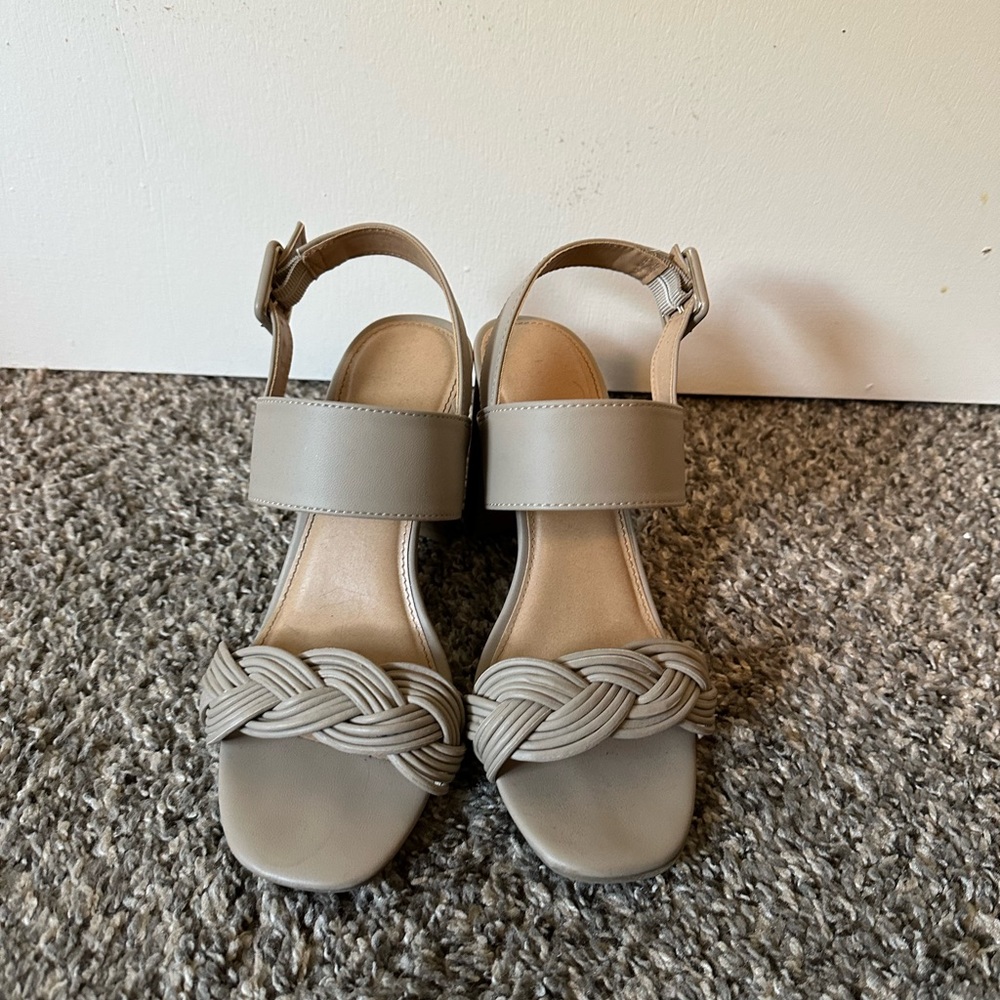 Neutral heel, comfortable, only worn twice